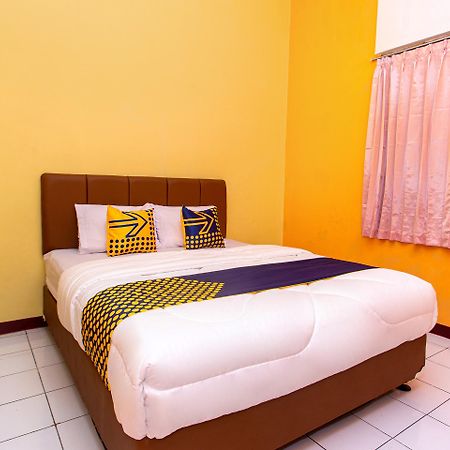 Hotel Spot On 2697 Homy House Semarang Exterior foto